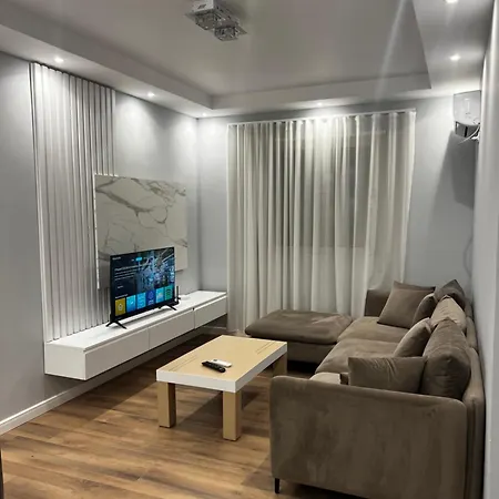 Holiday Apartments Апартаменты