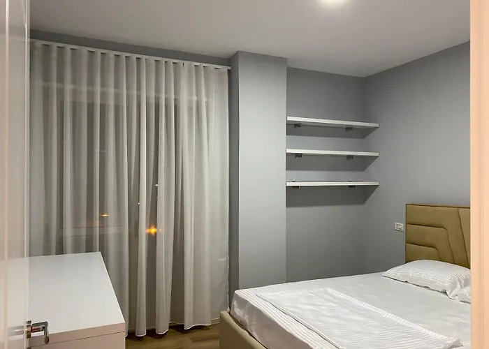 Holiday Apartments アパート ドゥラス